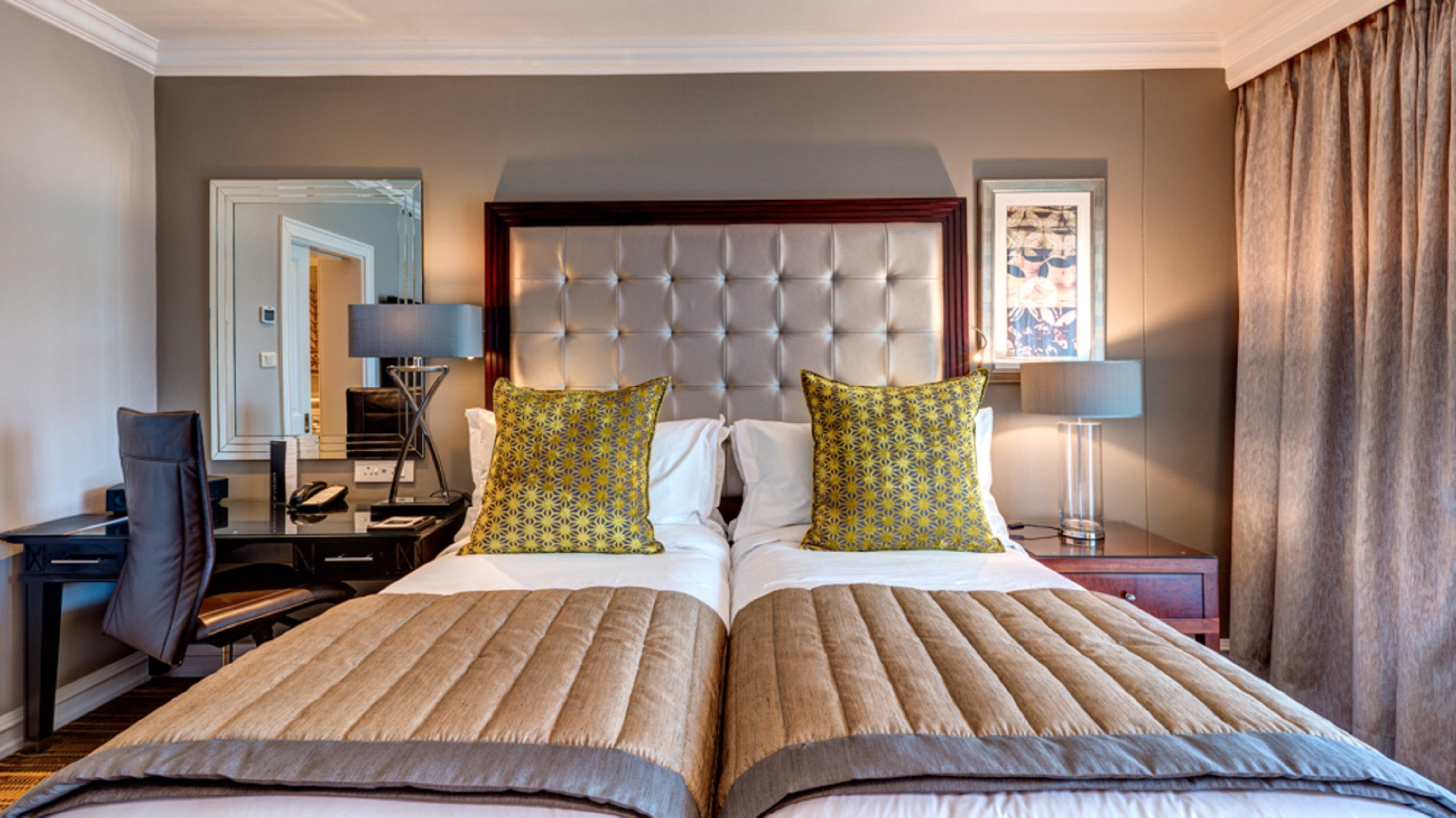 Intercontinental Johannesburg Or Tambo Airport Hotel By Ihg Kempton Park Bagian luar foto A bedroom at the hotel