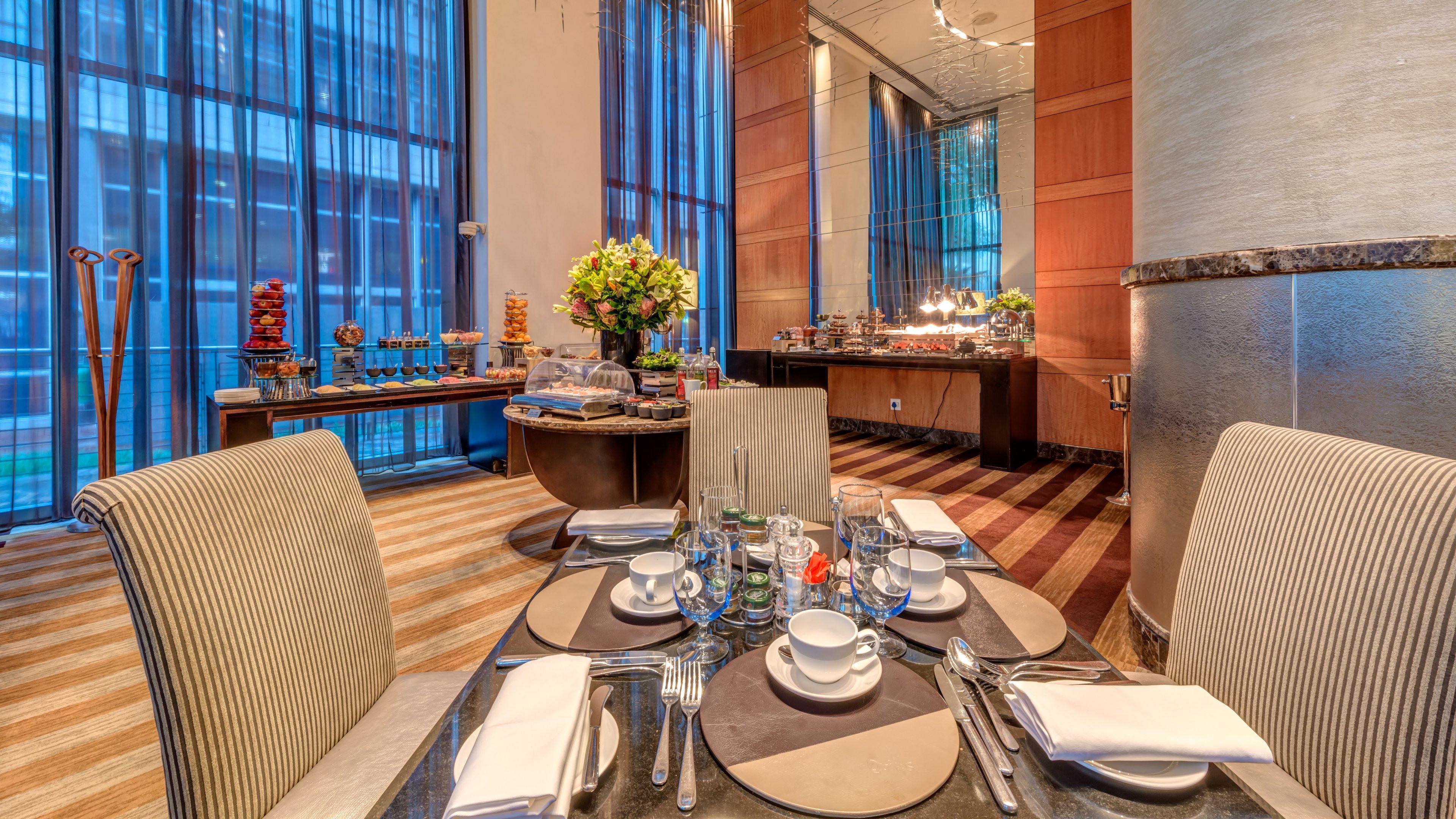 Intercontinental Johannesburg Or Tambo Airport Hotel By Ihg Kempton Park Bagian luar foto The Club Lounge at the Ritz-Carlton, Dubai