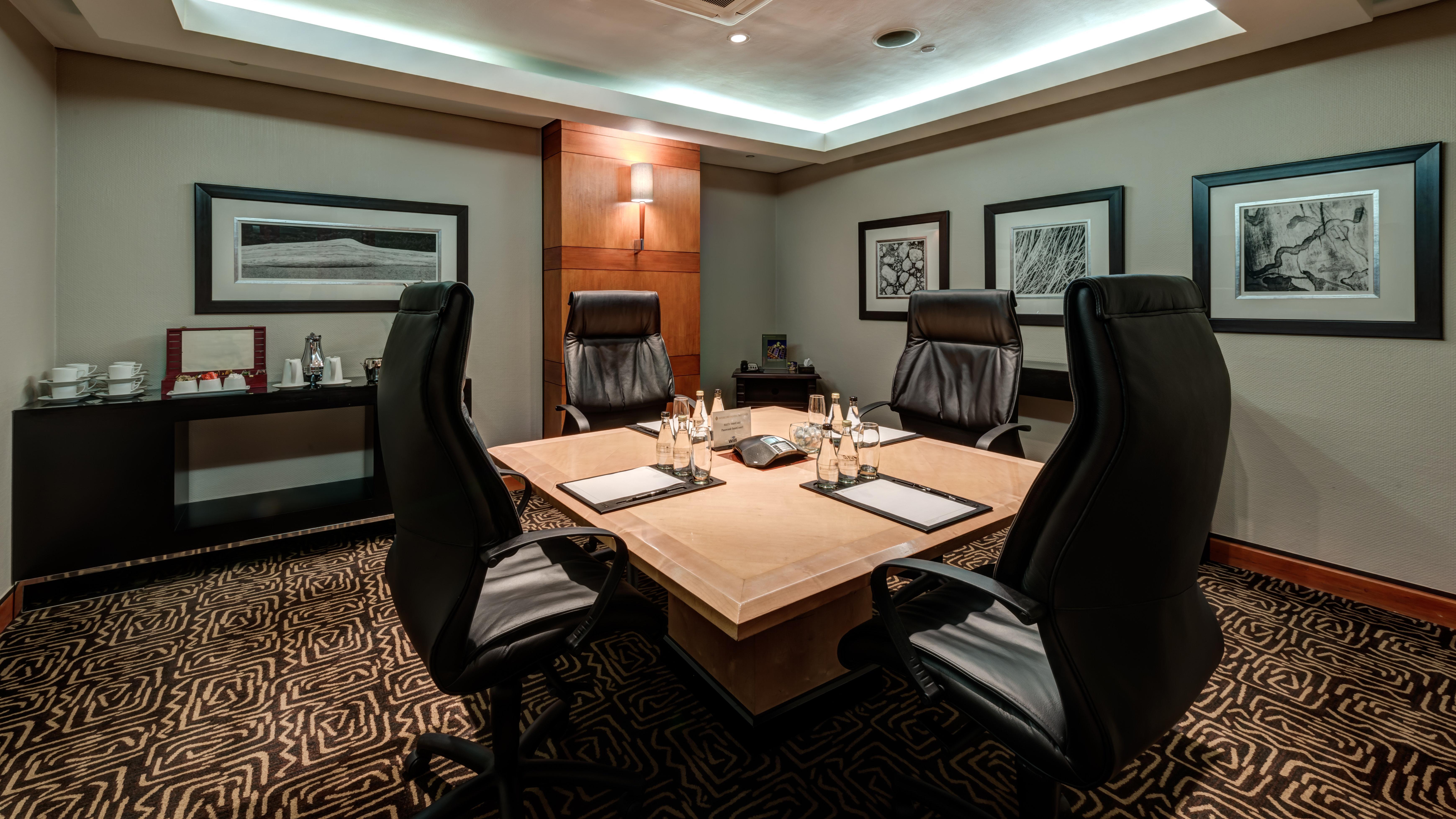 Intercontinental Johannesburg Or Tambo Airport Hotel By Ihg Kempton Park Bagian luar foto Boardroom at the Taj Mahal Palace, Mumbai