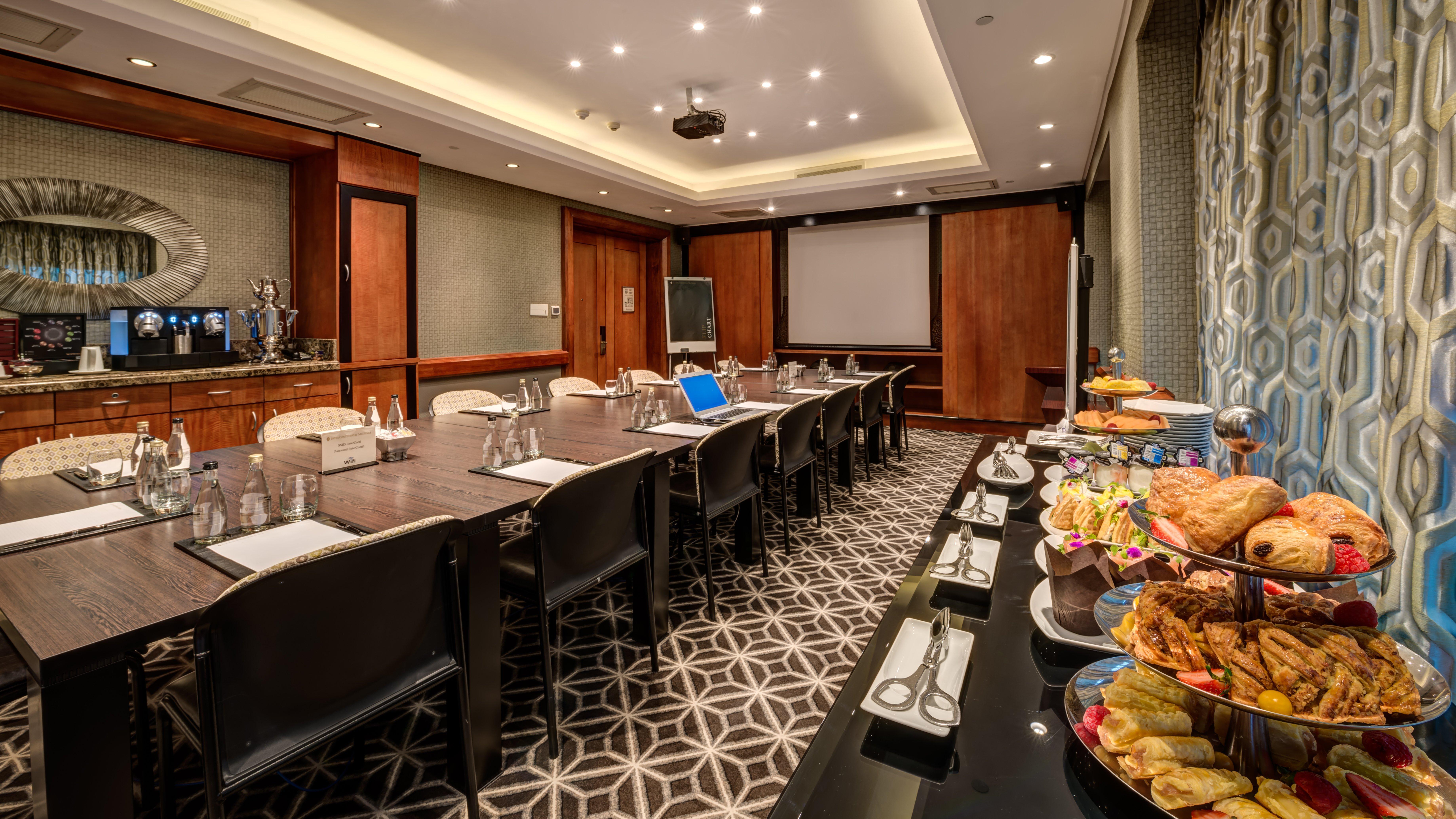 Intercontinental Johannesburg Or Tambo Airport Hotel By Ihg Kempton Park Bagian luar foto Meeting room at the hotel