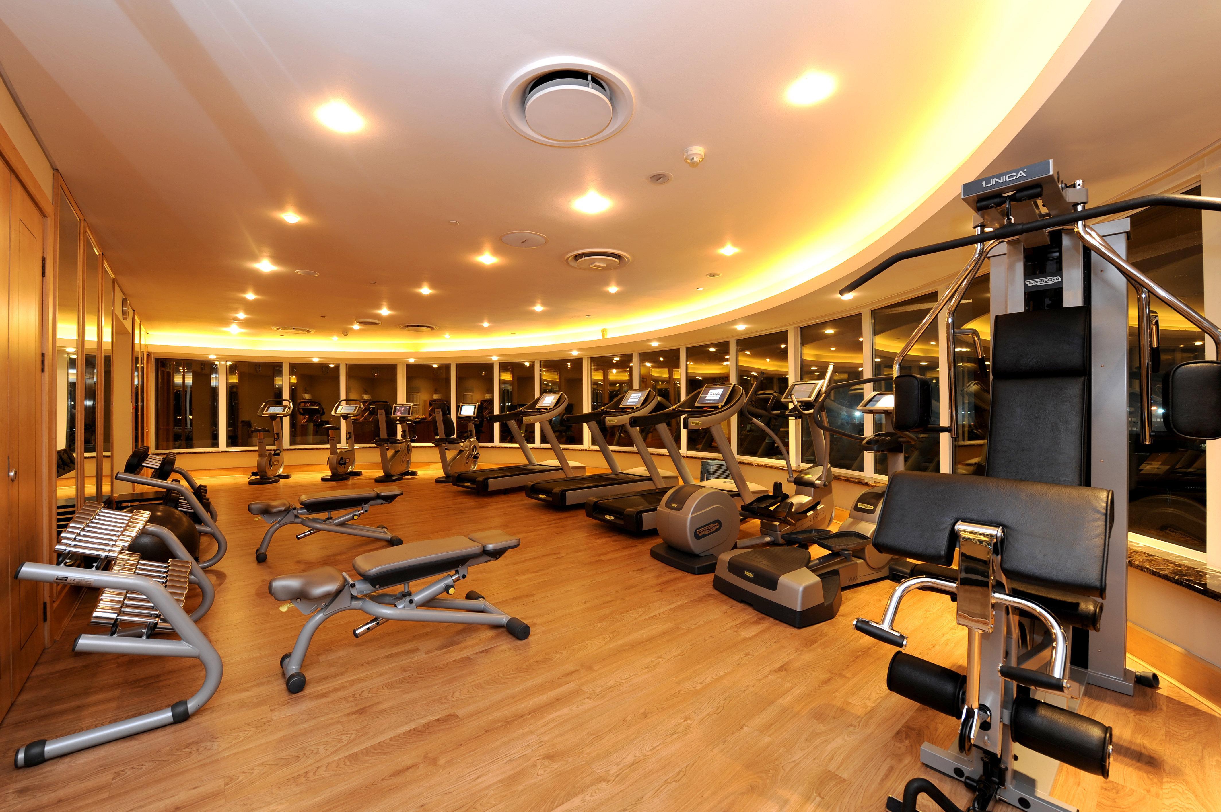 Intercontinental Johannesburg Or Tambo Airport Hotel By Ihg Kempton Park Bagian luar foto A gym in a hotel