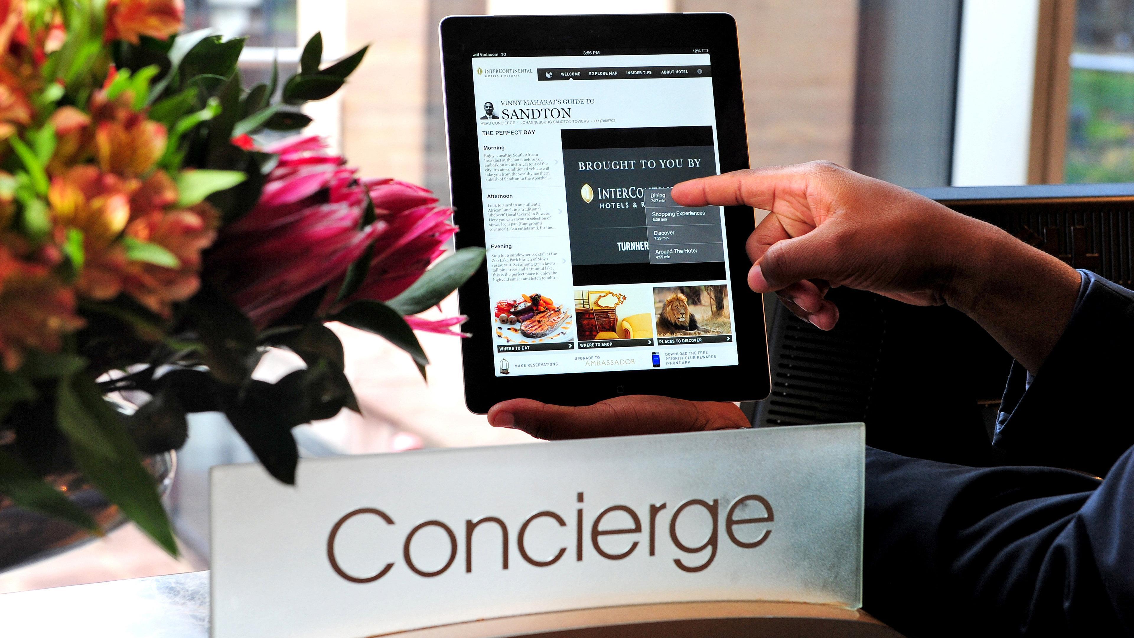 Intercontinental Johannesburg Or Tambo Airport Hotel By Ihg Kempton Park Bagian luar foto Concierge service