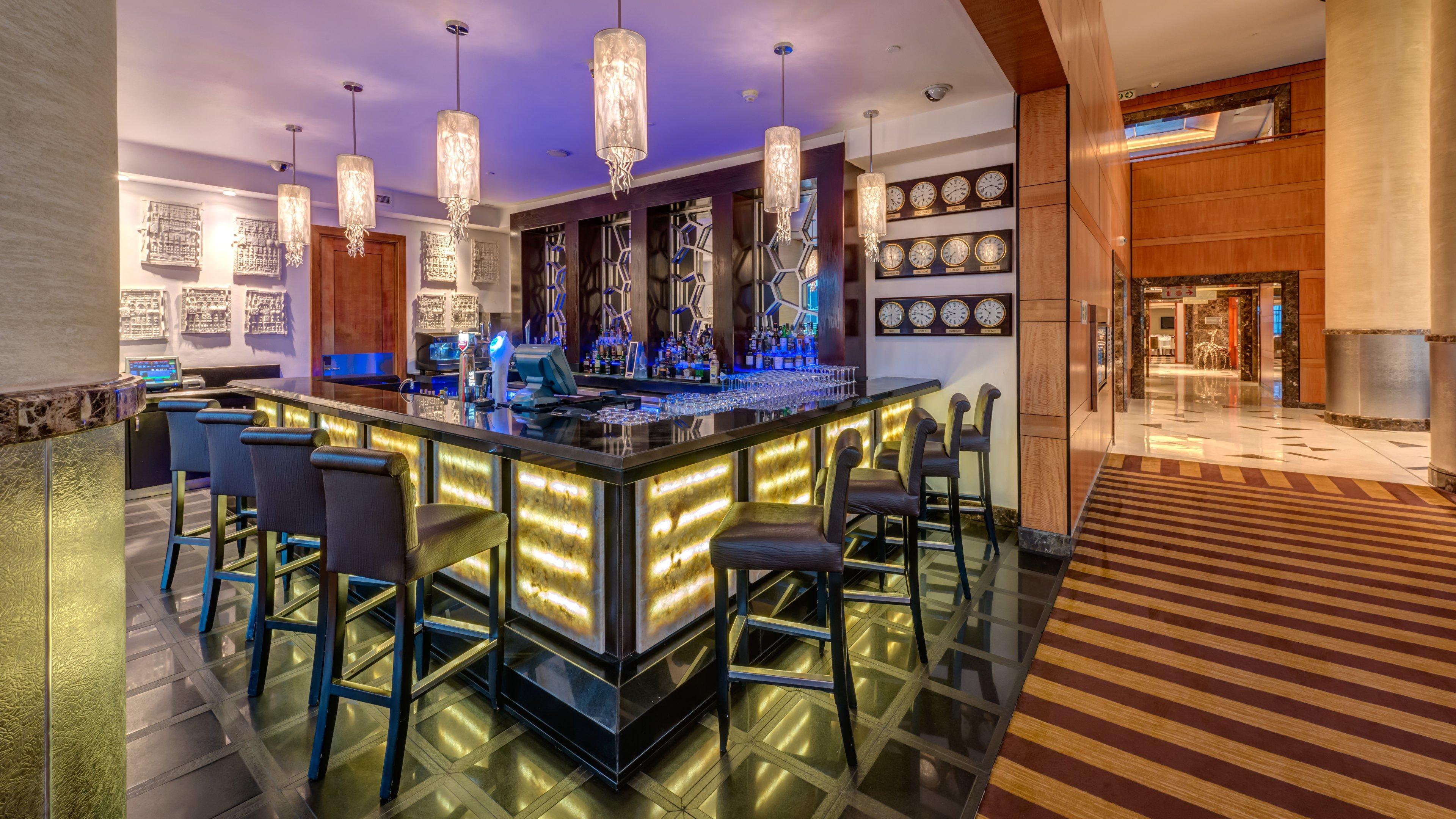 Intercontinental Johannesburg Or Tambo Airport Hotel By Ihg Kempton Park Bagian luar foto The bar at the hotel