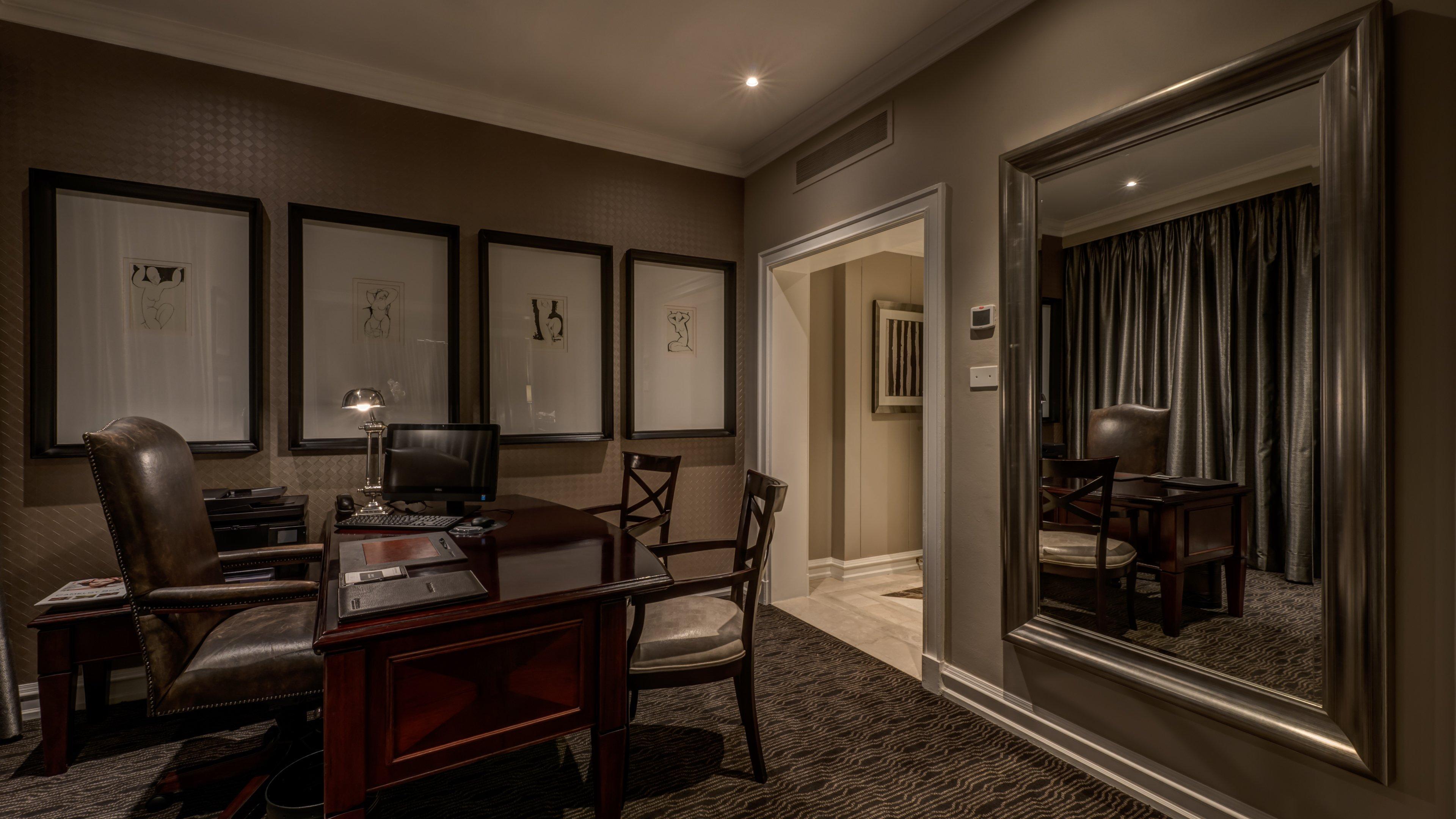 Intercontinental Johannesburg Or Tambo Airport Hotel By Ihg Kempton Park Bagian luar foto A study in a suite at The Ritz-Carlton, Boston