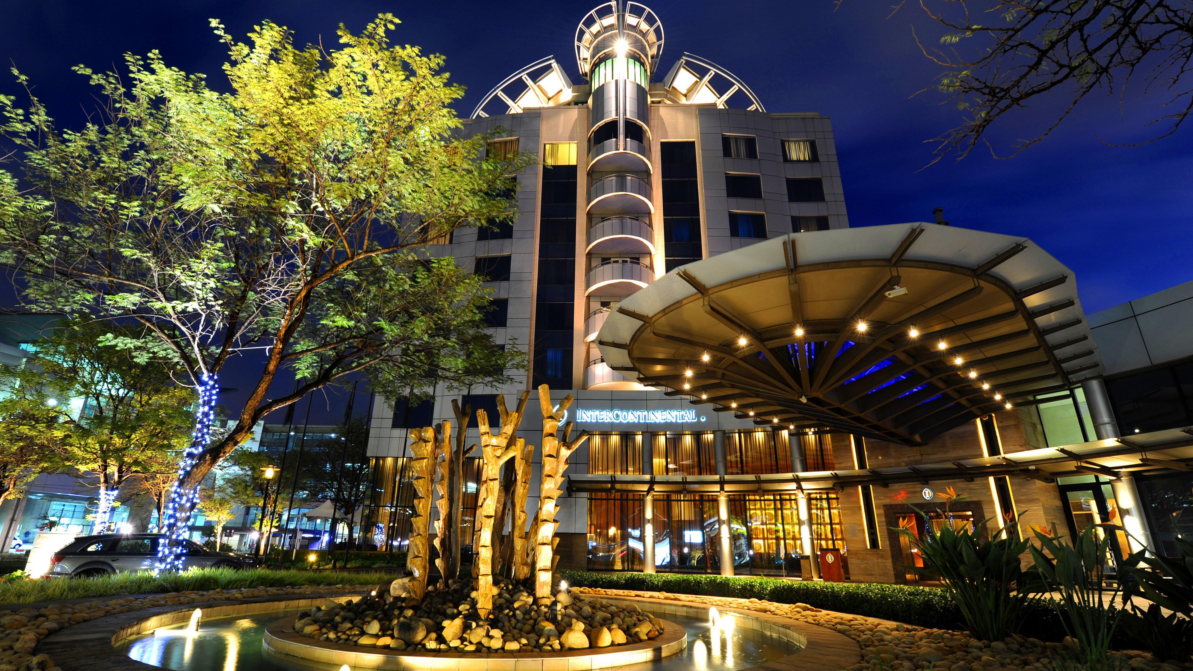 Intercontinental Johannesburg Or Tambo Airport Hotel By Ihg Kempton Park Bagian luar foto The Royal