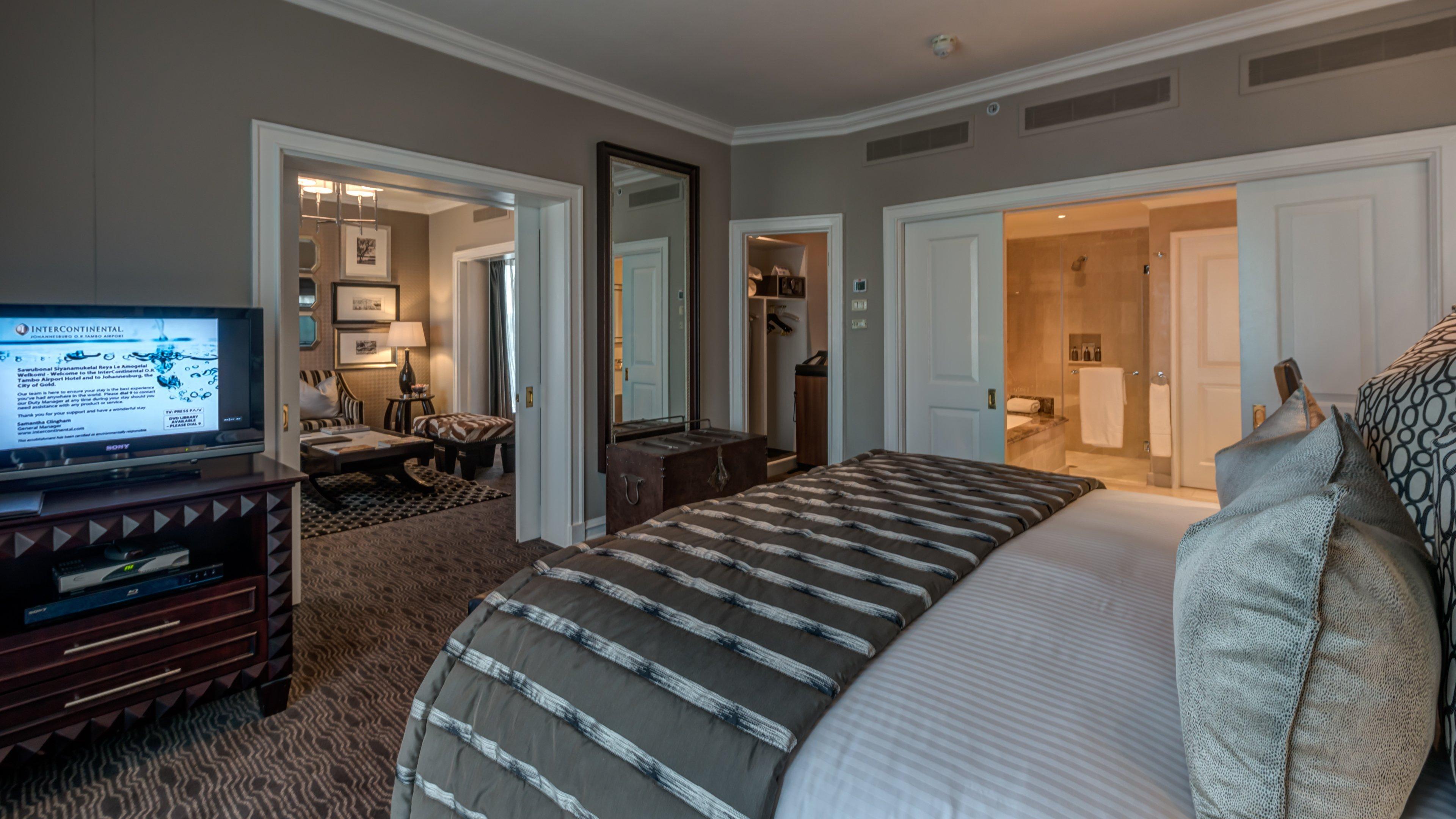 Intercontinental Johannesburg Or Tambo Airport Hotel By Ihg Kempton Park Bagian luar foto A suite at the Ritz-Carlton, DIFC