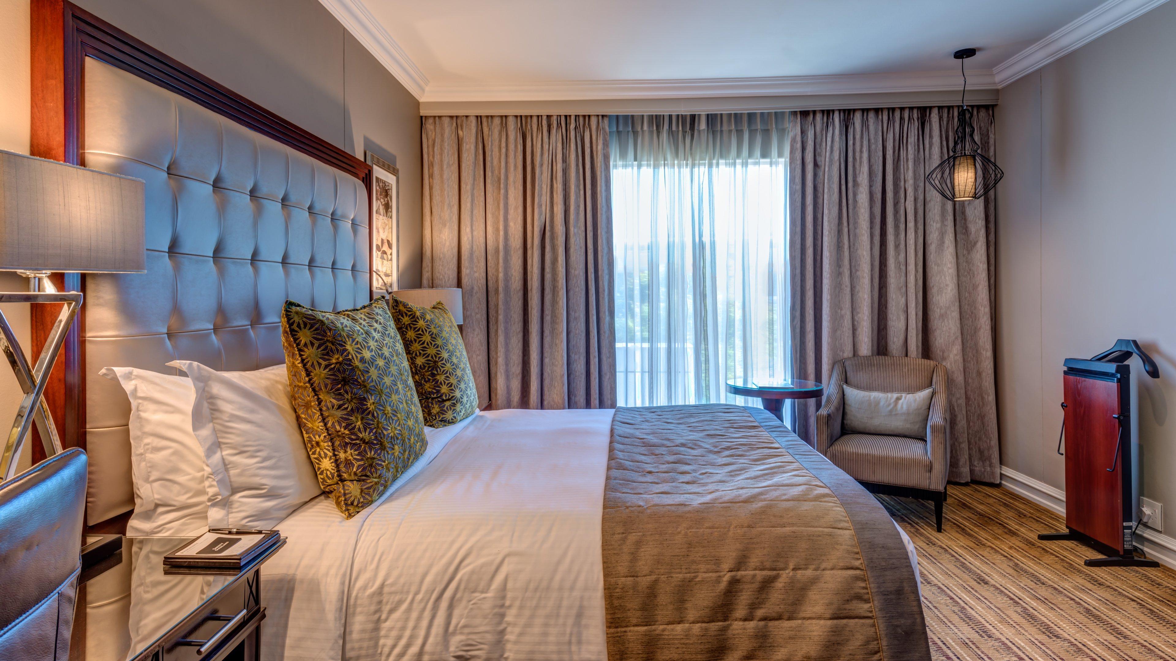 Intercontinental Johannesburg Or Tambo Airport Hotel By Ihg Kempton Park Bagian luar foto A bedroom at the hotel