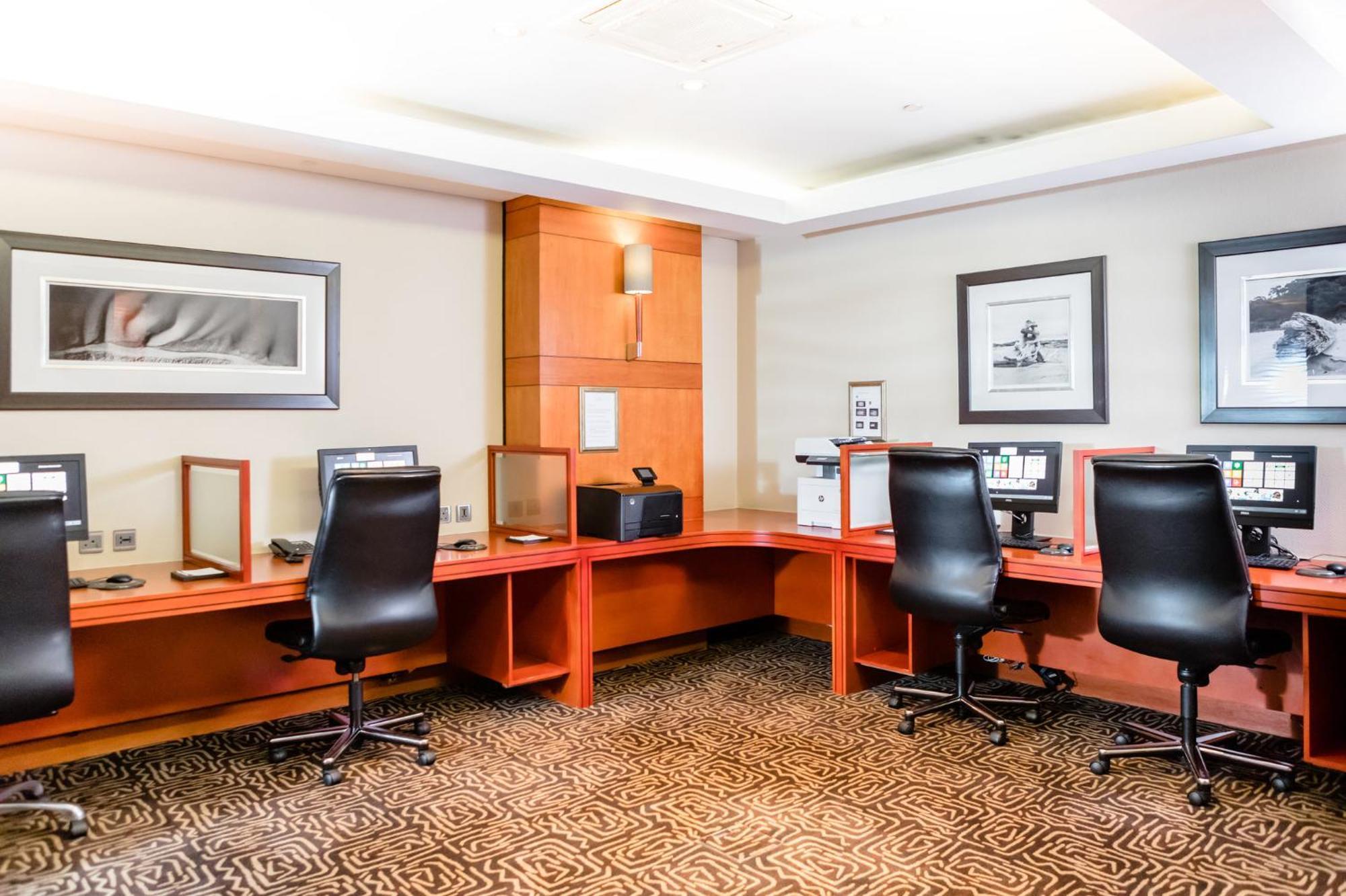 Intercontinental Johannesburg Or Tambo Airport Hotel By Ihg Kempton Park Bagian luar foto Business Center